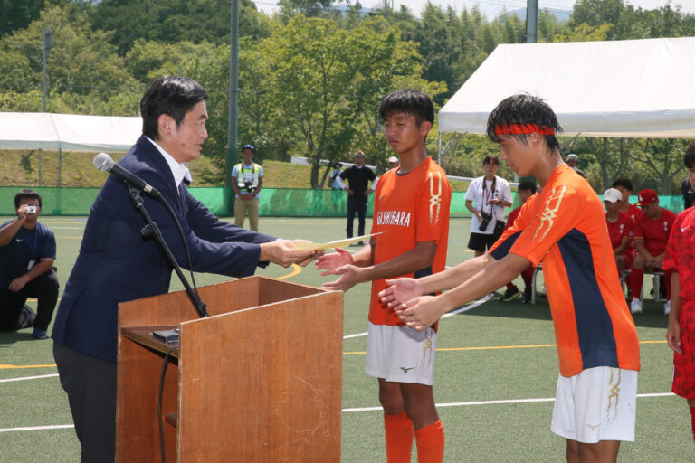 第55回 全日本中学生選手権大会
男子準優勝・日光市立東原中学校 (栃木県) ※ 表彰式の様子
(2025/8/18) Photo by 佐藤茂樹