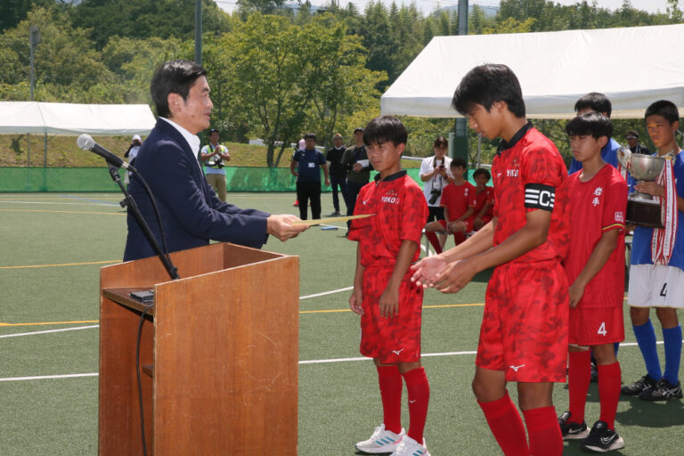 第55回 全日本中学生選手権大会
男子3位・奥出雲町立横田中学校 (島根県) ※ 表彰式の様子
(2025/8/18) Photo by 佐藤茂樹