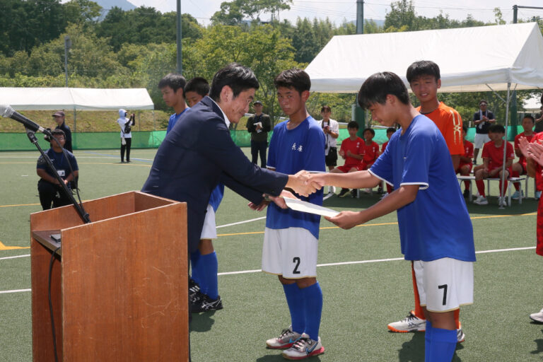 第55回 全日本中学生選手権大会
男子優勝・HC_HYOGO_HEARTS (初優勝・兵庫県) ※ 表彰式の様子
(2025/8/18) Photo by 佐藤茂樹